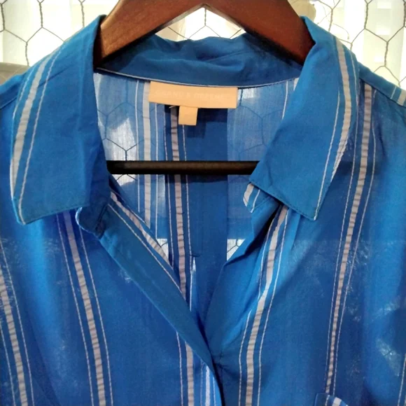 Women's Button Down Blouse EUC - Picture 3 of 8